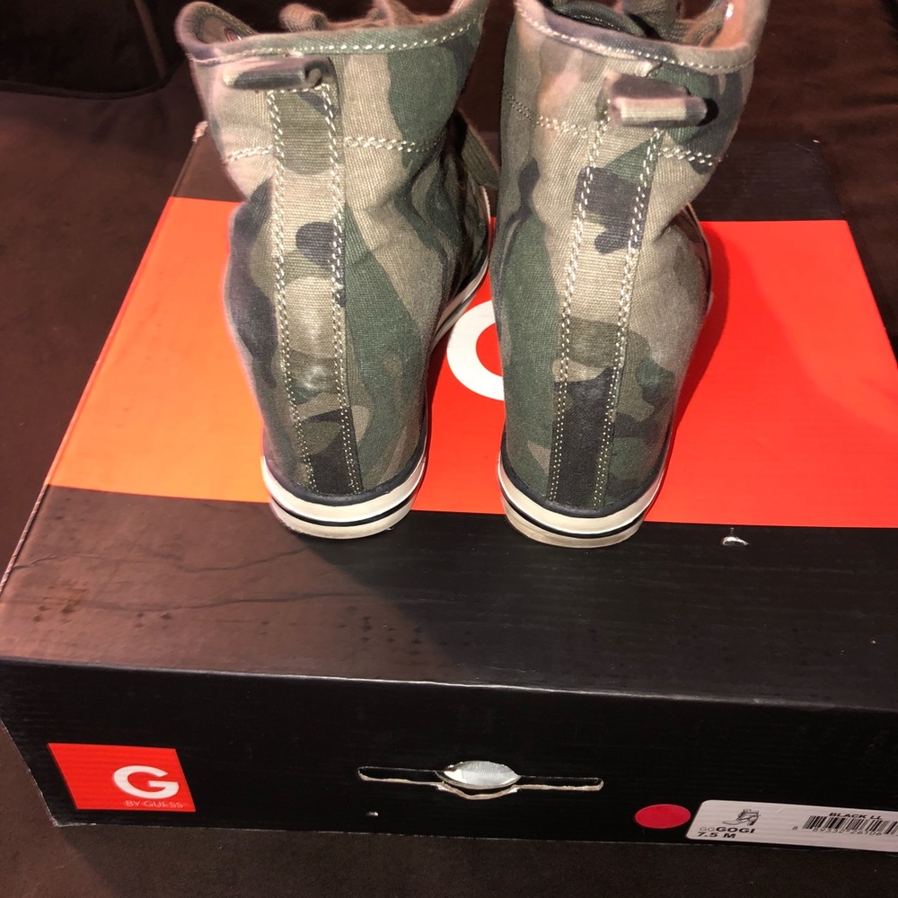 Wedges 🌼🌼🌼🌼🌼 - Picture 2 of 4